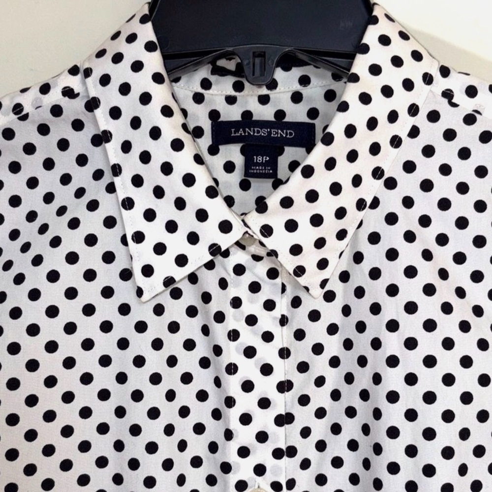 Lands’ End 18 Petite Sleeveless Button Front Blouse Black White Polka Dot - Picture 2 of 9